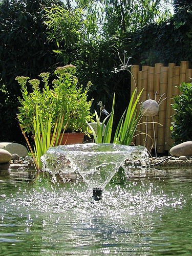 Pontec Pondo Vario 2500 Pompa per laghetto con giochi d'acqua 2500l/h